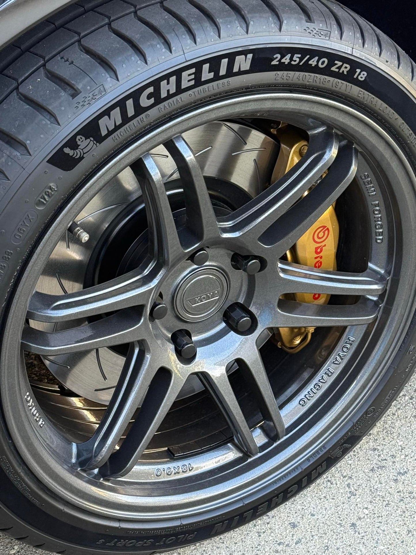 4 Pot Front Brembo Brake Upgrade Kit to suit Holden VE / VF Commodore